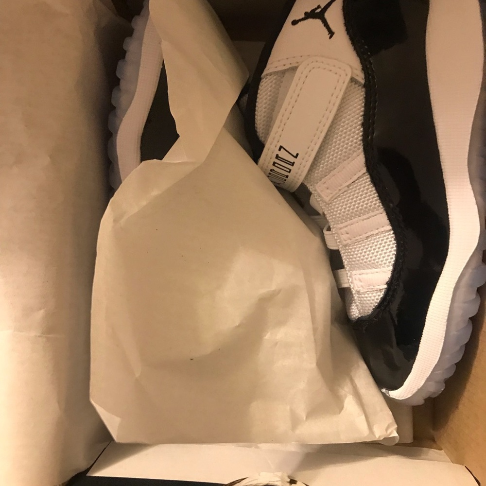 Toddler retro Jordan 11 size 9c